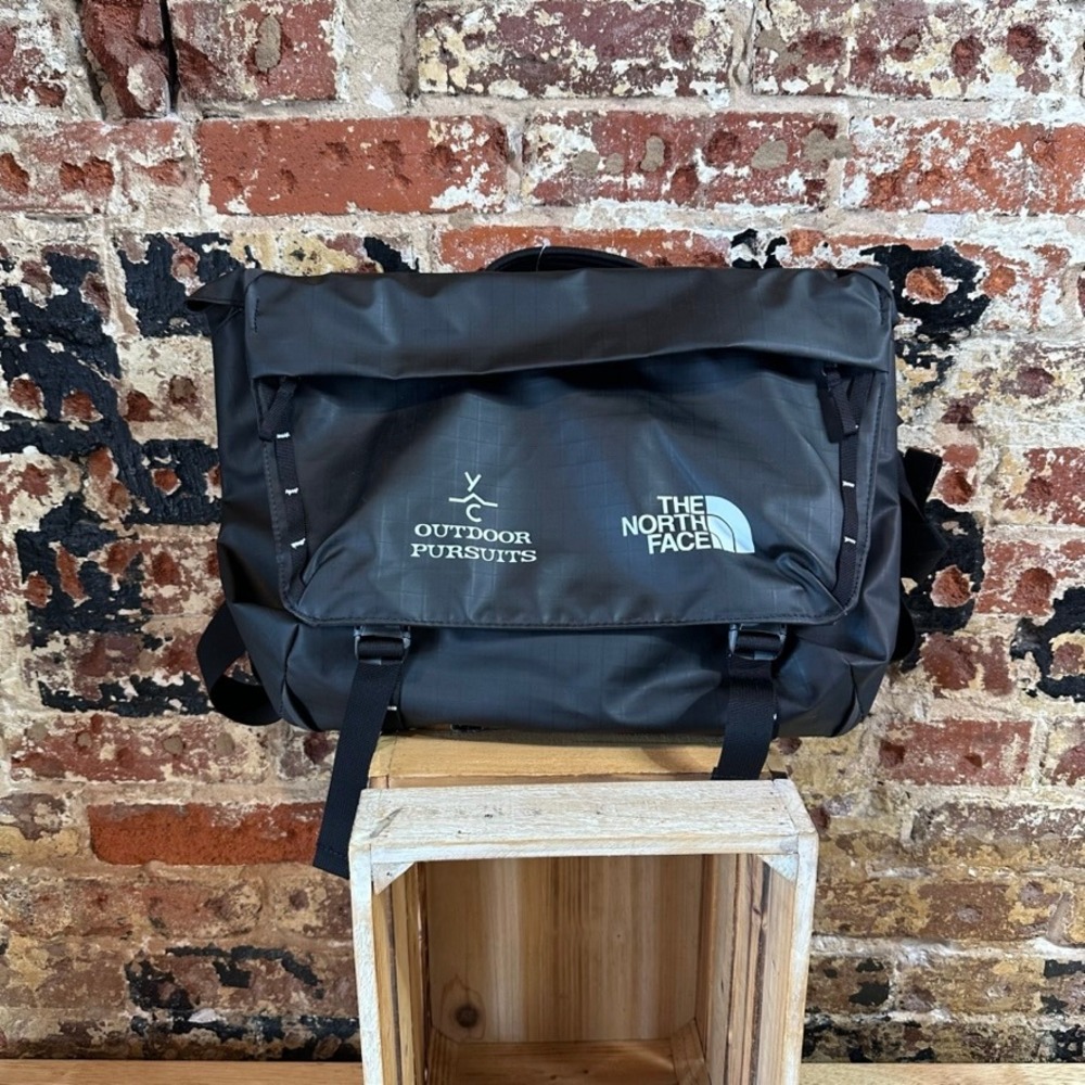 The North Face Base Camp Voyager Black Messenger Bag School Laptop NEW Logo